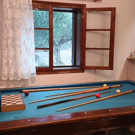 Mani's Paradise Котронас